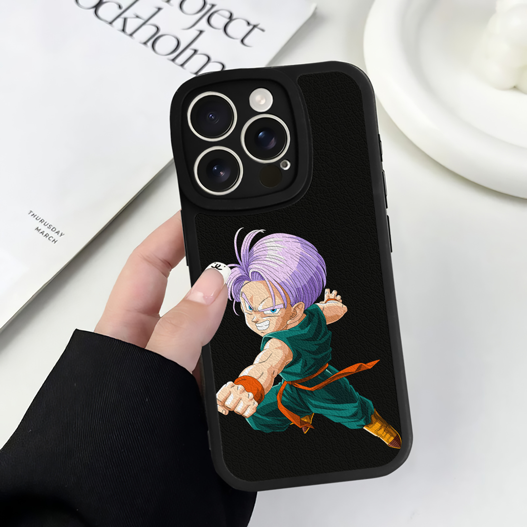 （画像用） ドラゴンボール トランクス（Torankusu）DRAGON BALL Trunks 【iPhone 16シリーズ対応】シリコンスマホケース（レザー調） 材質：シリコン